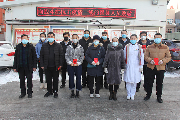 2（赤峰学院工会为我院驰援武汉前线队员送来慰问金）.jpg